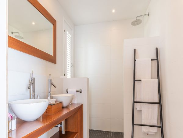 St. Barts Home 985550