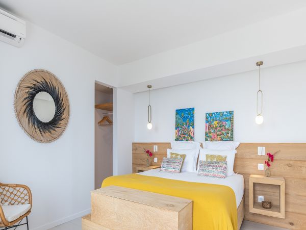 St. Barts Home 985550