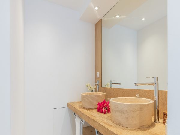 St. Barts Home 985550