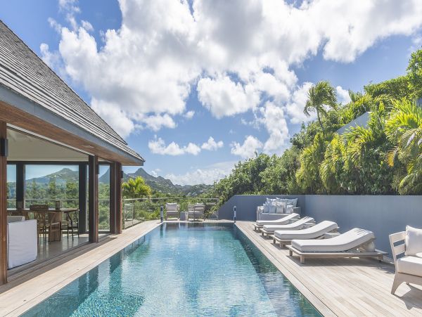 St. Barts Home 985556