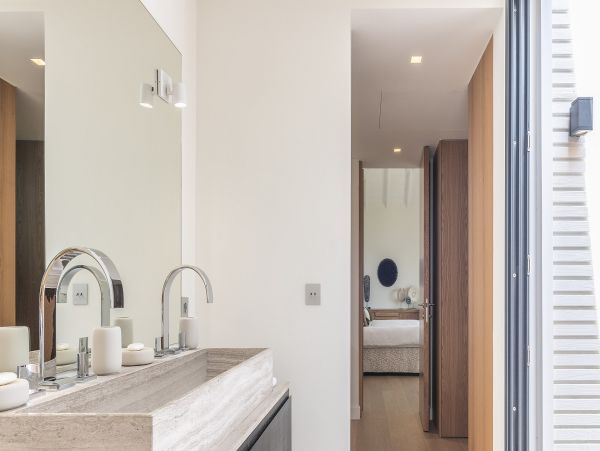 St. Barts Home 985556