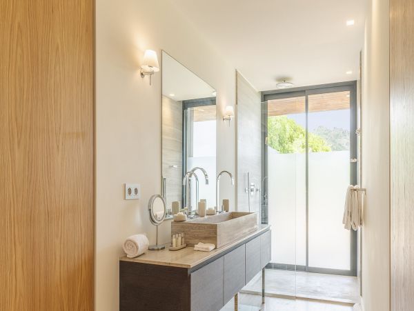St. Barts Home 985556