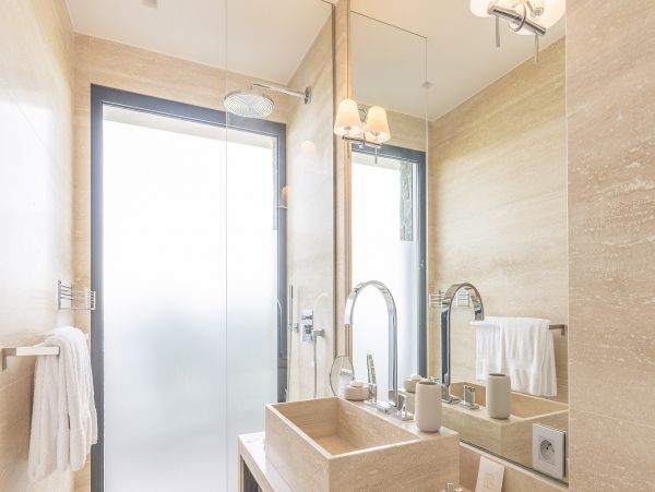 St. Barts Home 985556