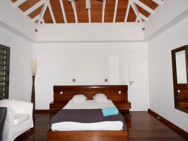 St. Barts Home 985559