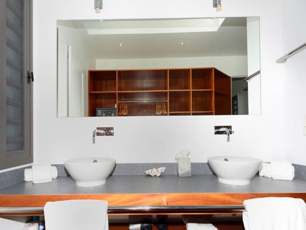 St. Barts Home 985559