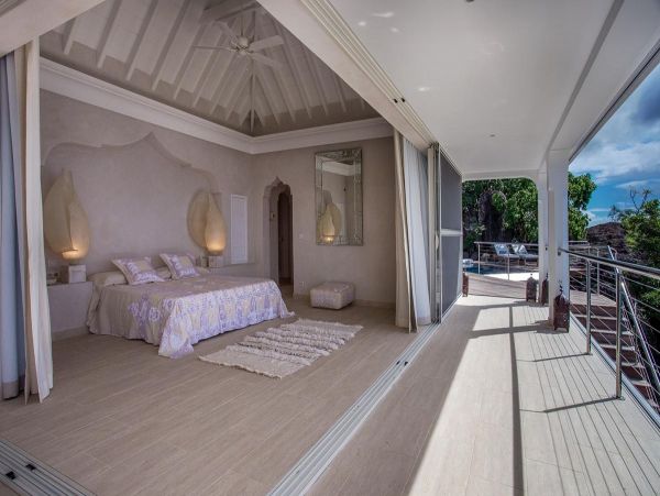 St. Barts Home 985575