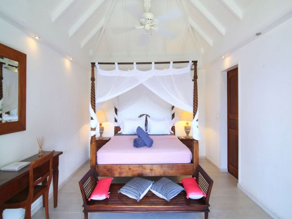 St. Barts Home 985584