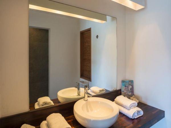 St. Barts Home 985593