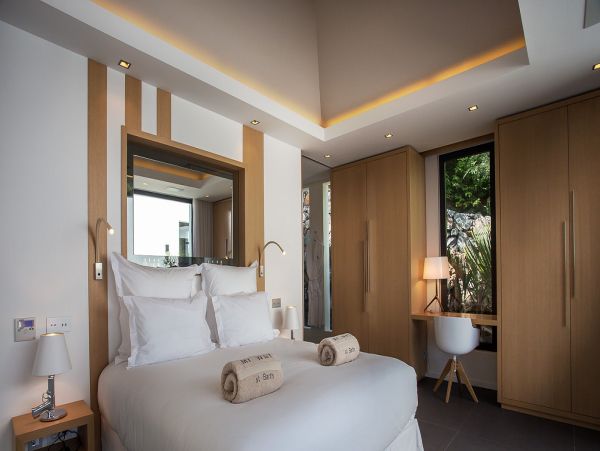 St. Barts Home 985595