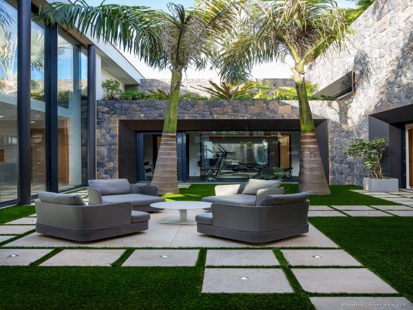 St. Barts Home 985596