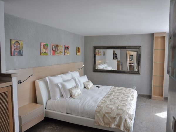 St. Barts Home 985599