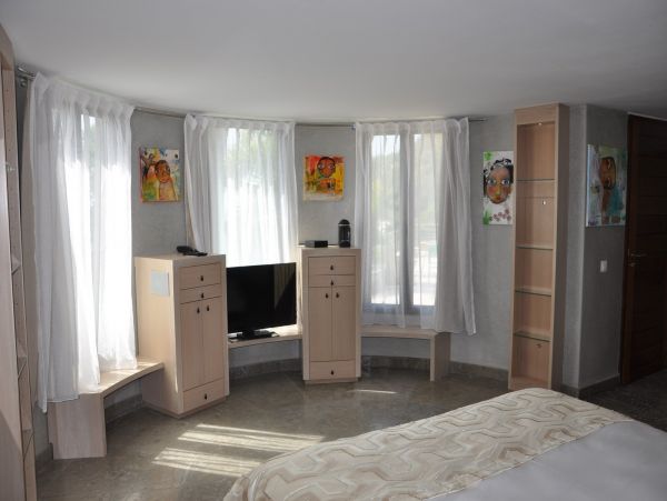 St. Barts Home 985599