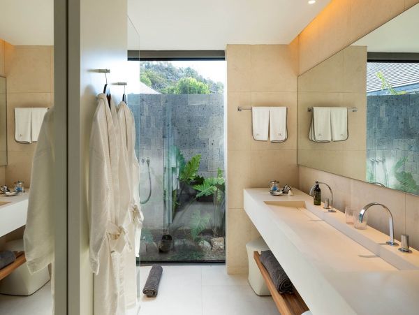 St. Barts Home 985600