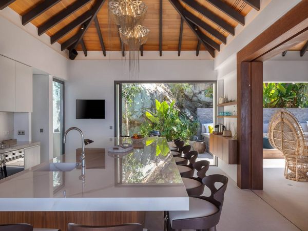 St. Barts Home 985600