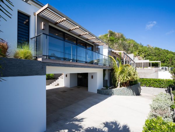 St. Barts Home 985603