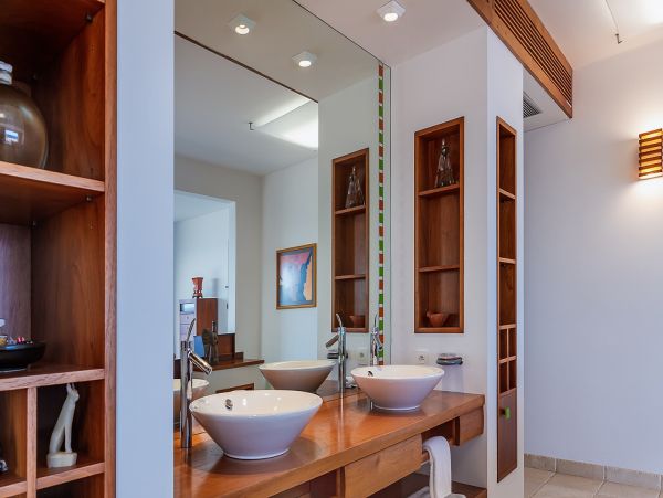 St. Barts Home 985605