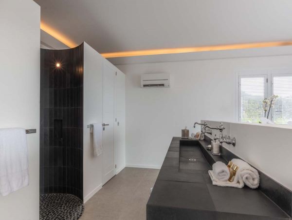 St. Barts Home 985608