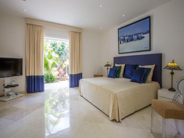 St. Barts Home 985610