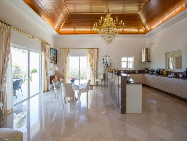 St. Barts Home 985610