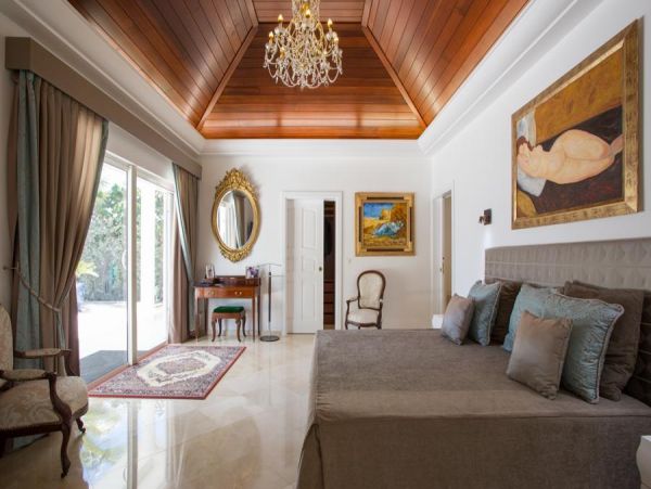 St. Barts Home 985610