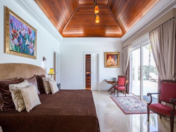 St. Barts Home 985610
