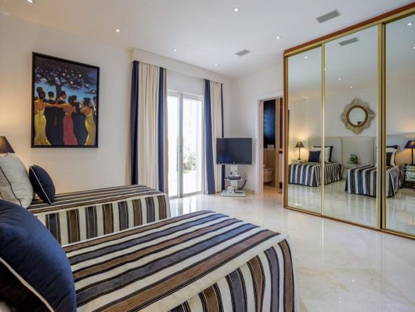 St. Barts Home 985610