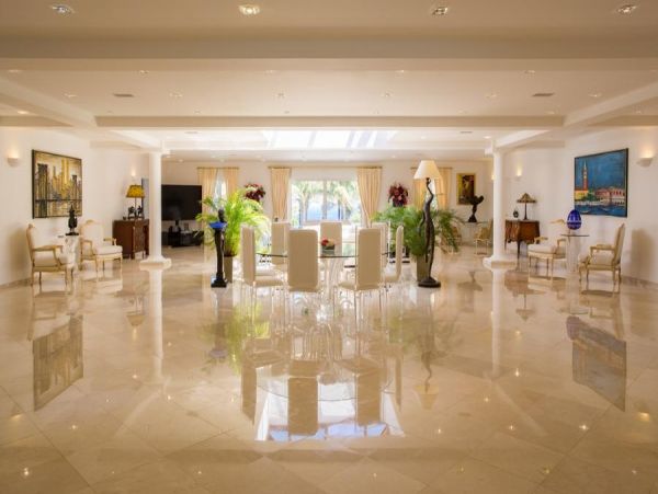 St. Barts Home 985610
