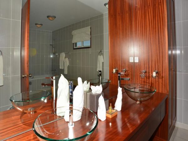 St. Barts Home 985618