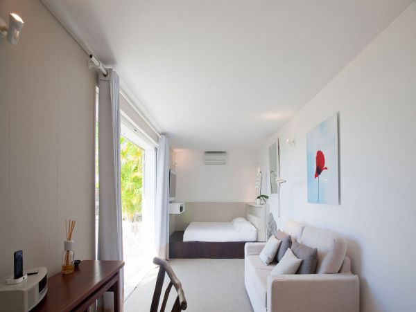 St. Barts Home 985622