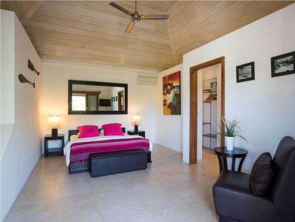St. Barts Home 985639