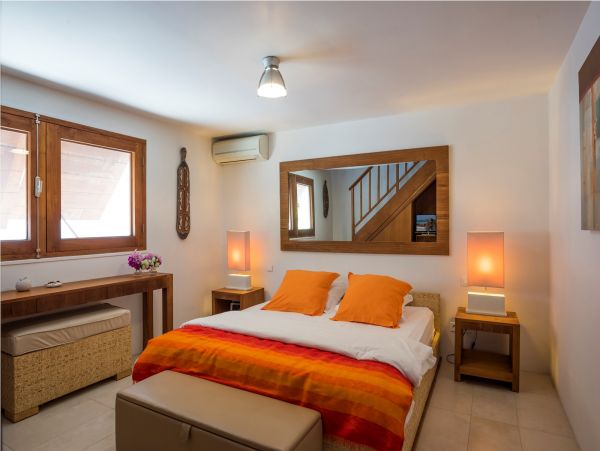 St. Barts Home 985639