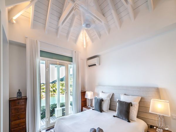 St. Barts Home 985640