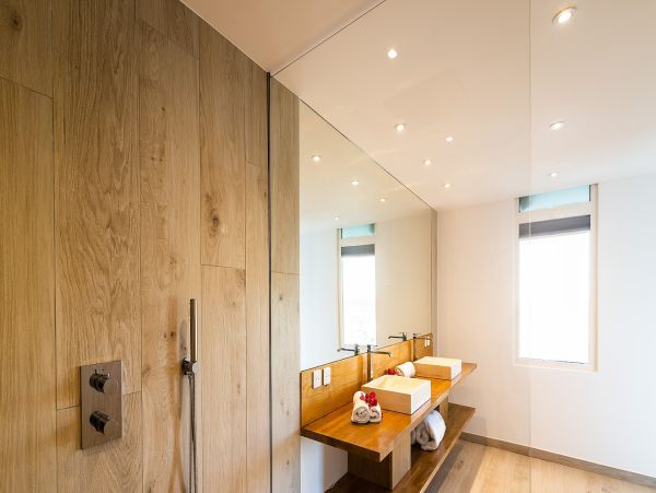 St. Barts Home 985640