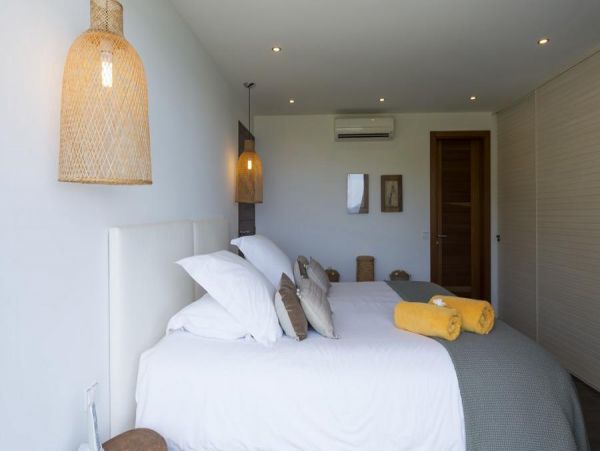 St. Barts Home 985650