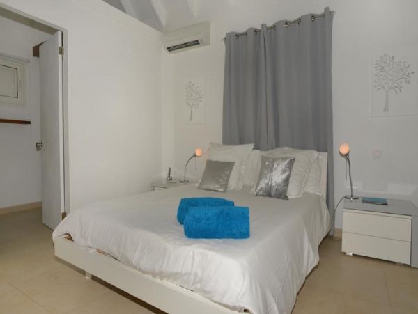 St. Barts Home 985668