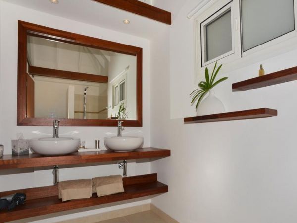 St. Barts Home 985668