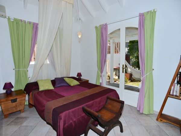 St. Barts Home 985703