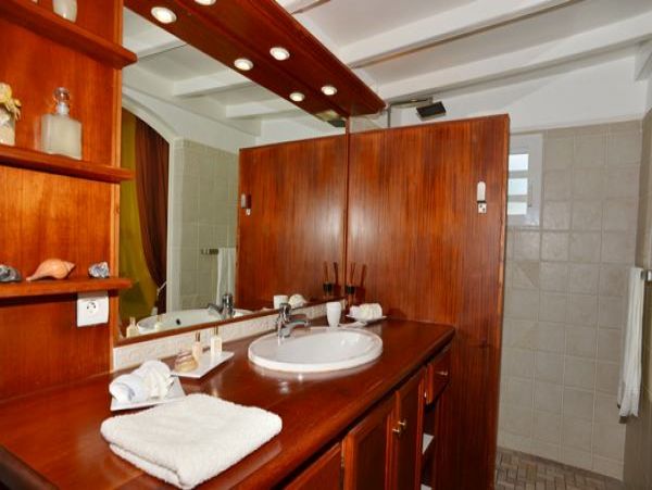 St. Barts Home 985703