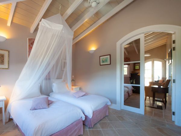 St. Barts Home 985704