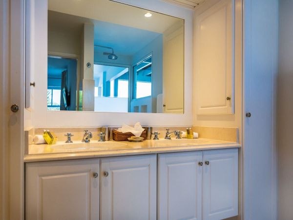 St. Barts Home 985708