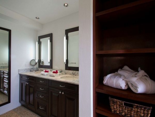 St. Barts Home 985713