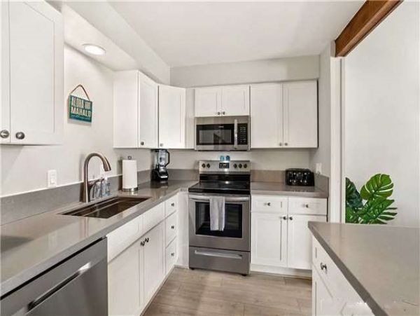 Short Walk to Beach Kihei Vacation Two Bedroom Pool Condo