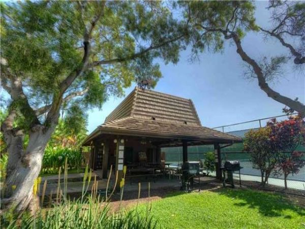 Short Walk to Beach Kihei Vacation Two Bedroom Pool Condo
