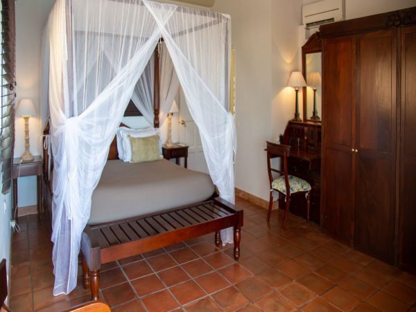 St. Barts Home 985733