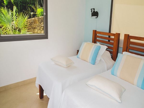 St. Barts Home 985735