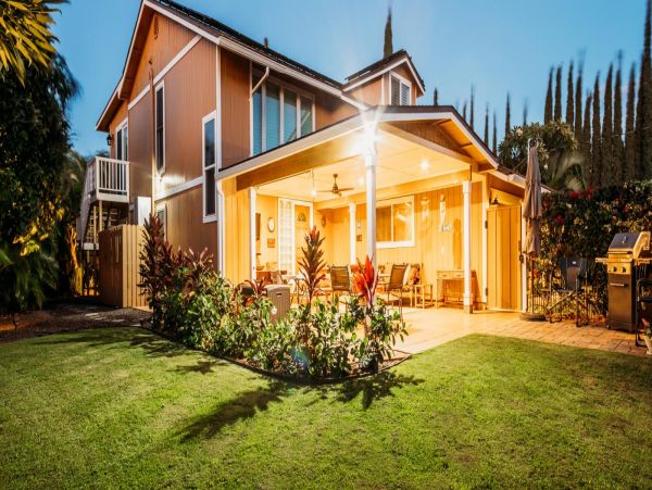 Walk to Beach Four Bedroom Vacation Home in Kihei