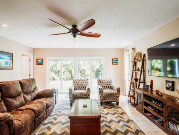 Walk to Beach Four Bedroom Vacation Home in Kihei