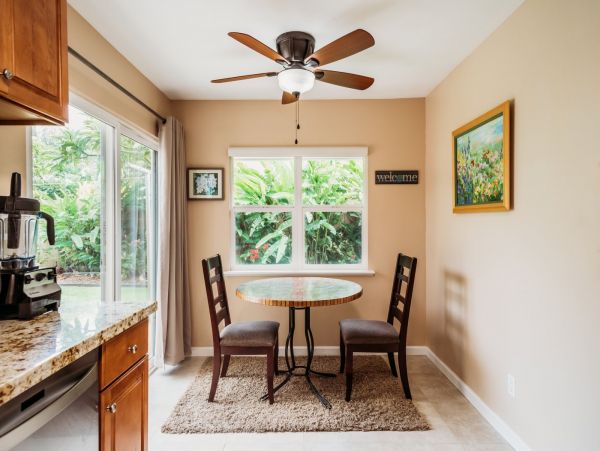 Walk to Beach Four Bedroom Vacation Home in Kihei