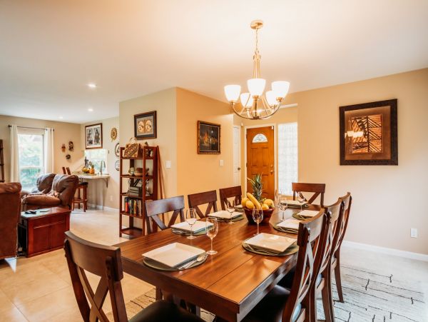 Walk to Beach Four Bedroom Vacation Home in Kihei