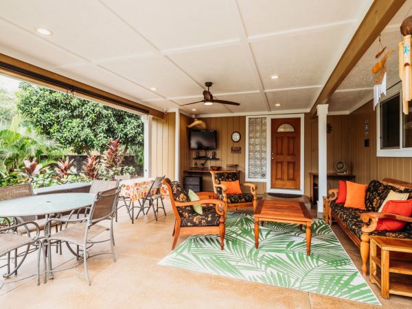 Walk to Beach Four Bedroom Vacation Home in Kihei